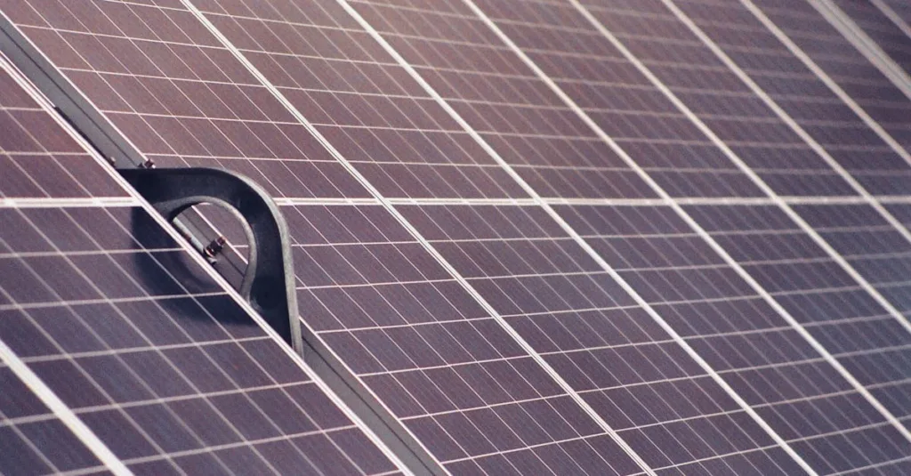 comparez les devis photovoltaïques facilement pour choisir la meilleure offre d'installation solaire adaptée à vos besoins et réaliser des économies d'énergie.