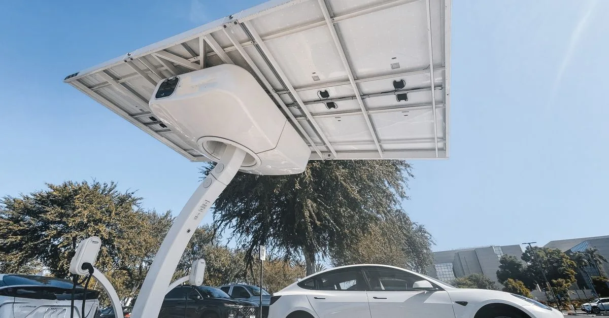 batterie solaire : stockez efficacement l'énergie solaire pour une alimentation durable et autonome, idéale pour réduire votre empreinte écologique.