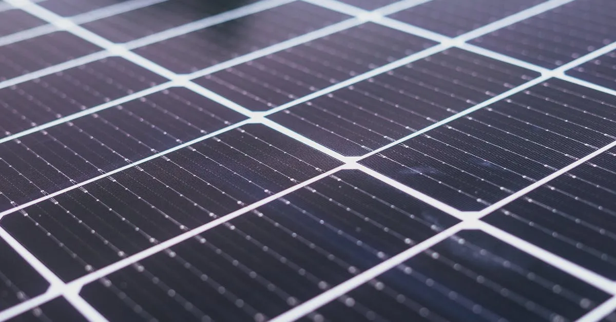 assurez vos panneaux solaires contre les dommages, le vol et les imprévus avec une assurance adaptée pour garantir votre investissement durable et économique.
