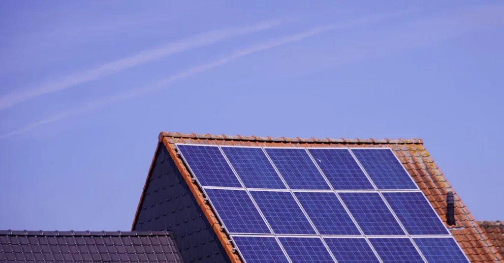 découvrez comment orienter efficacement vos panneaux solaires pour maximiser la production d'énergie et optimiser leur performance.