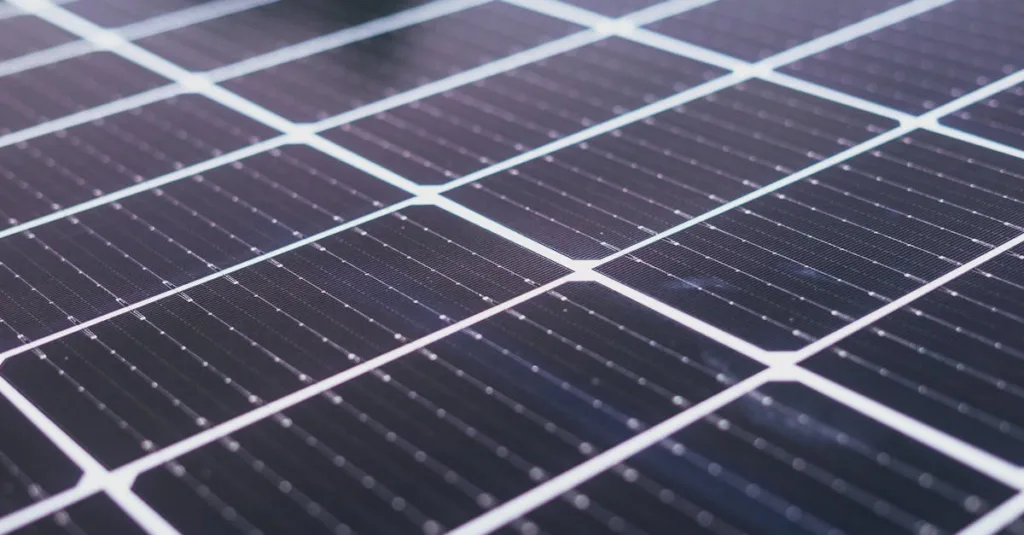 découvrez comment maximiser l'efficacité des panneaux solaires pour une production d'énergie optimale et durable.