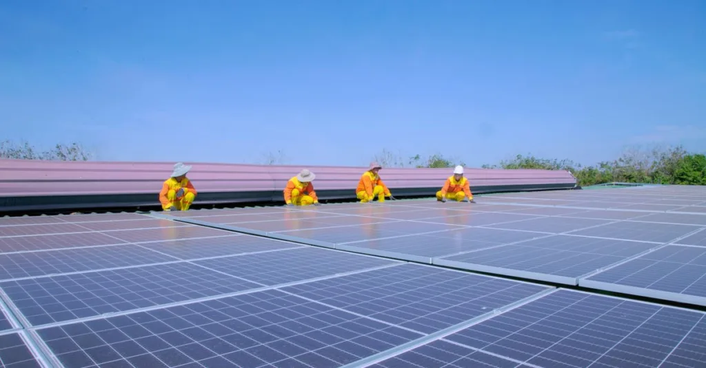installation de panneaux solaires : optimisez votre consommation d'énergie avec des solutions écologiques et économiques adaptées à votre habitat.