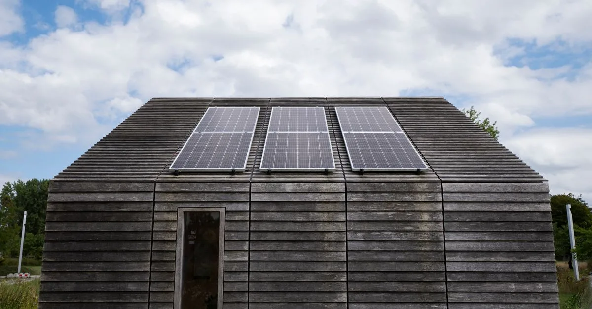 optimisez votre consommation d'énergie grâce à l'autoconsommation solaire : produisez, stockez et utilisez votre propre électricité renouvelable pour réduire vos factures et votre impact environnemental.