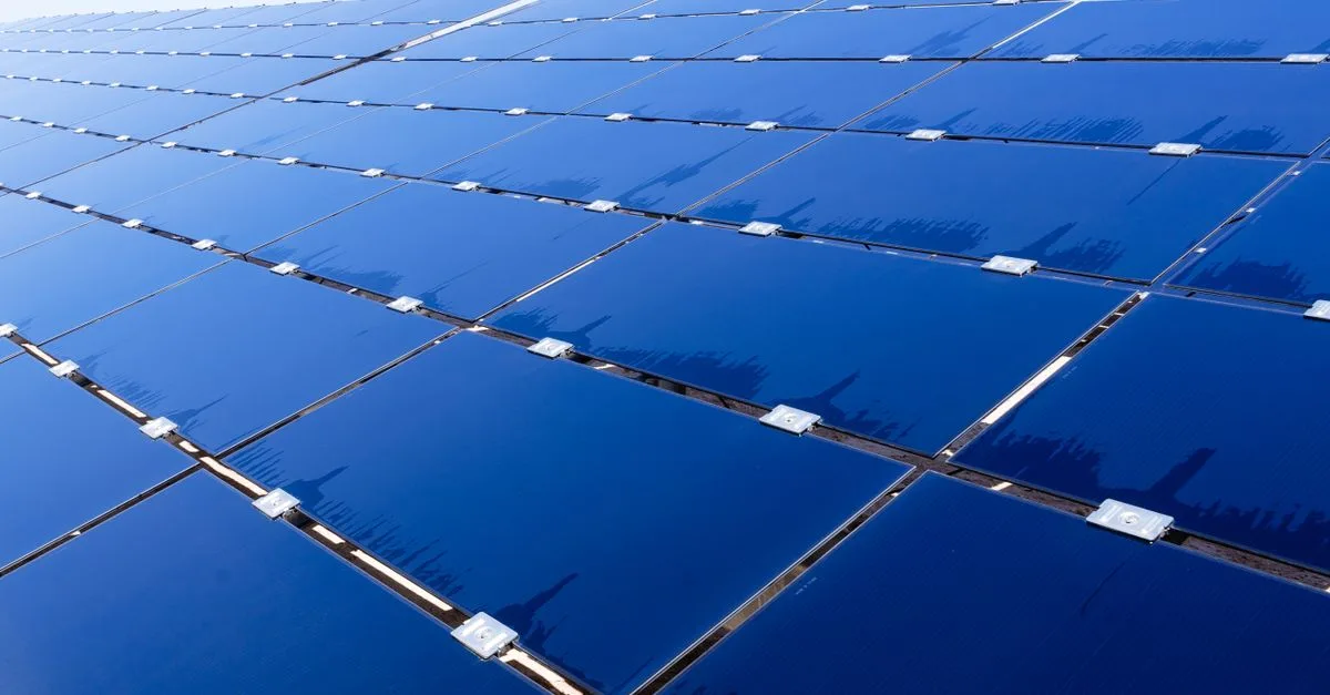 découvrez les panneaux solaires transparents, une technologie innovante qui allie efficacité énergétique et intégration esthétique pour des surfaces vitrées intelligentes.